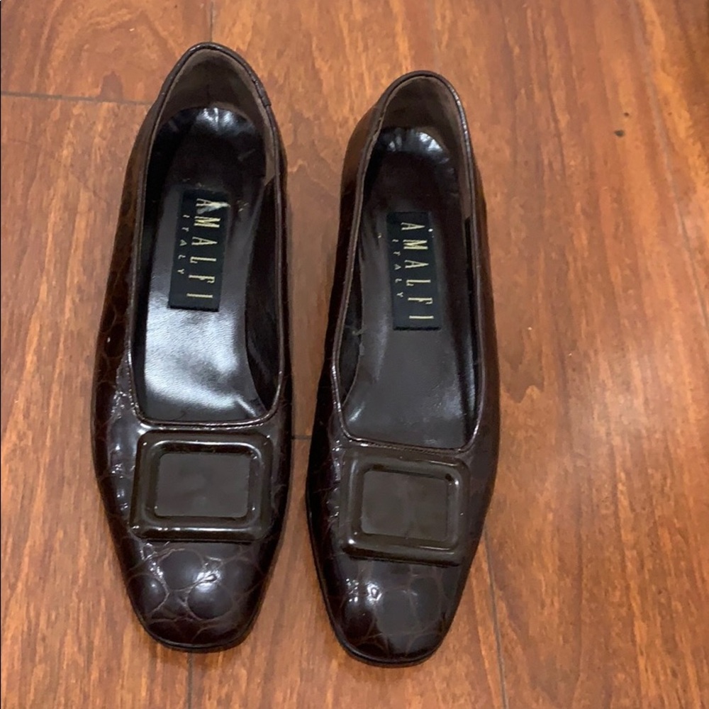 Amalfi brand short heel.